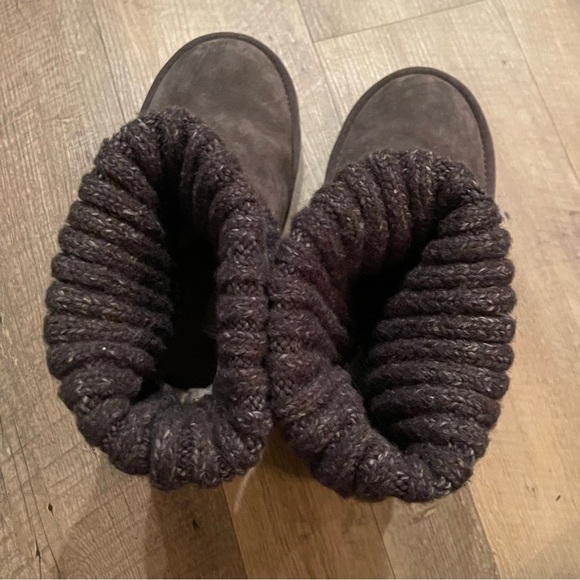 Ugg | Cambridge Knit Leather Boots - Picture 9 of 11